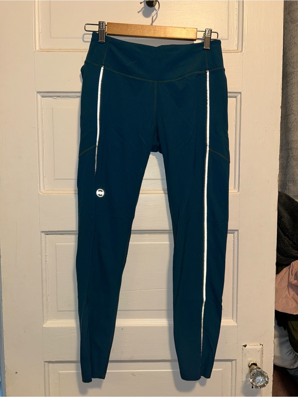 Women’s janji pace running tight
